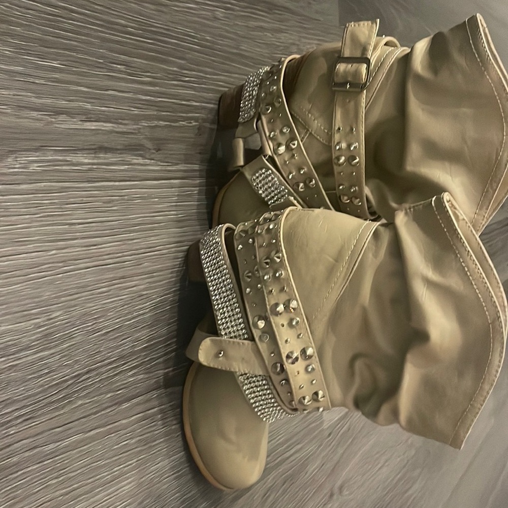 Cream Heeled Women’s Boots